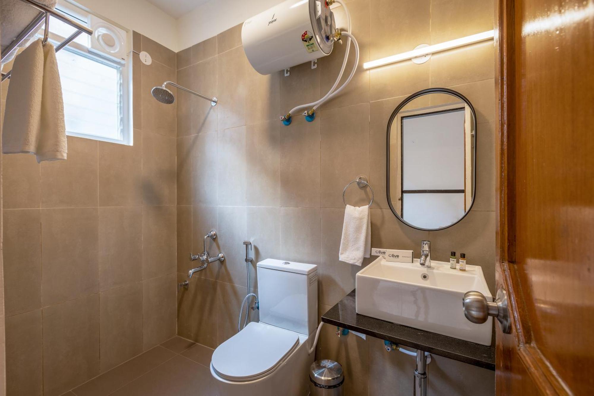 Olive Hotel Palace Road By Embassy Group Bangalore Extérieur photo